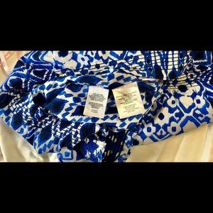 Jones top size XL. Black and Blue.